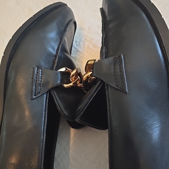 Michael Shannon Black Loafers with Gold Chain - Picture 7 of 12